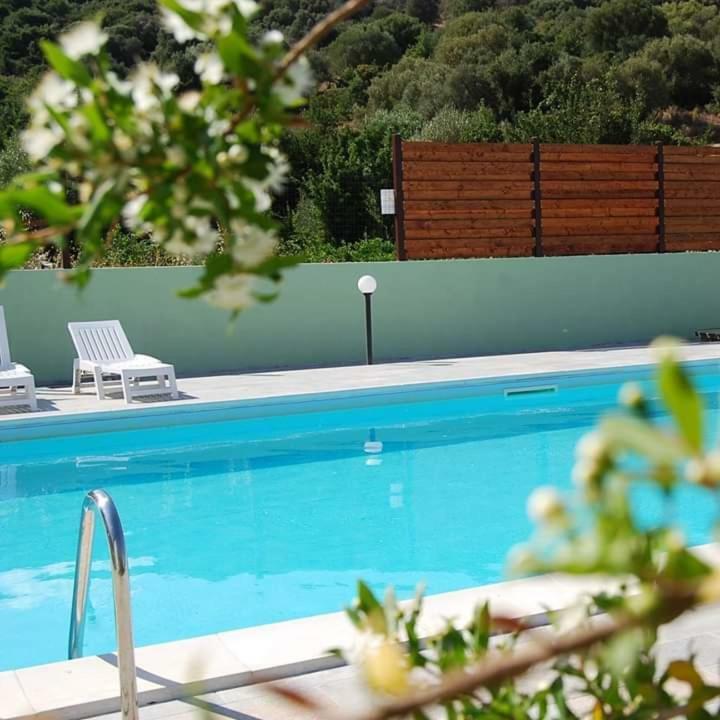 B&B Il Mirto Di Paola Torpè Εξωτερικό φωτογραφία